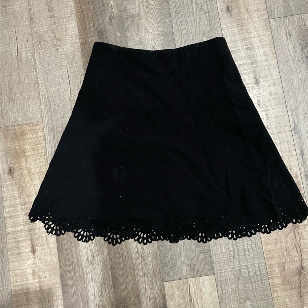 Adorable LOFT circle laser cut skirt